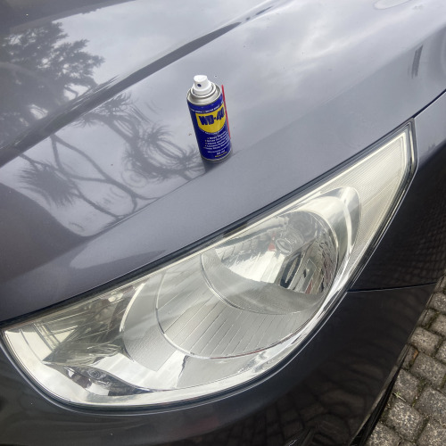 Cleaning cloudy headlight lens