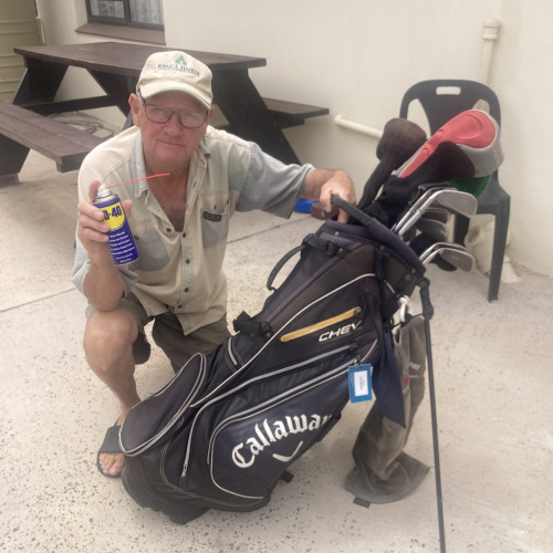 Loosening golf bag zips