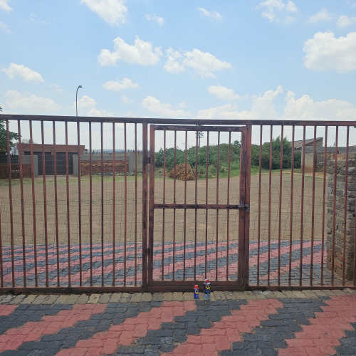 Lubricating  Gate Wheels